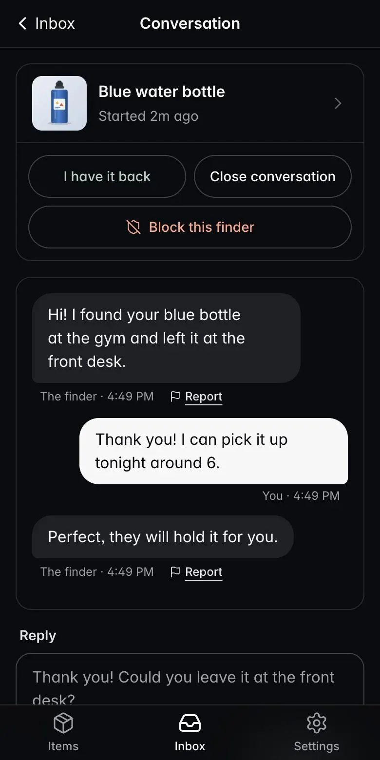 The QuR Tag app on a phone: the owner of a blue water bottle reads a note from the person who found it at the gym, and replies that they can pick it up tonight.
