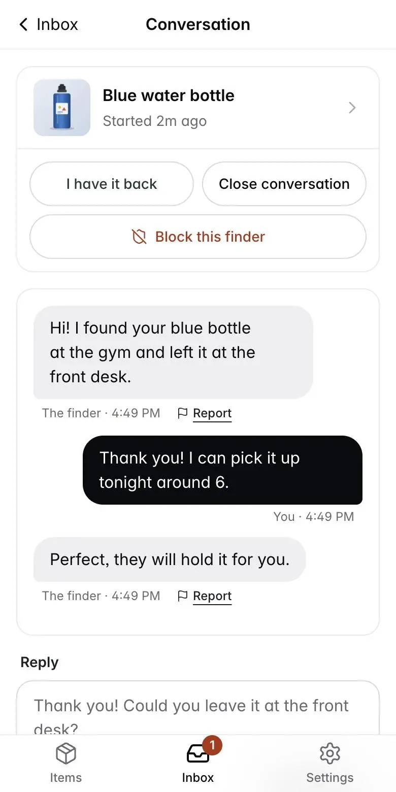 The QuR Tag app on a phone: the owner of a blue water bottle reads a note from the person who found it at the gym, and replies that they can pick it up tonight.